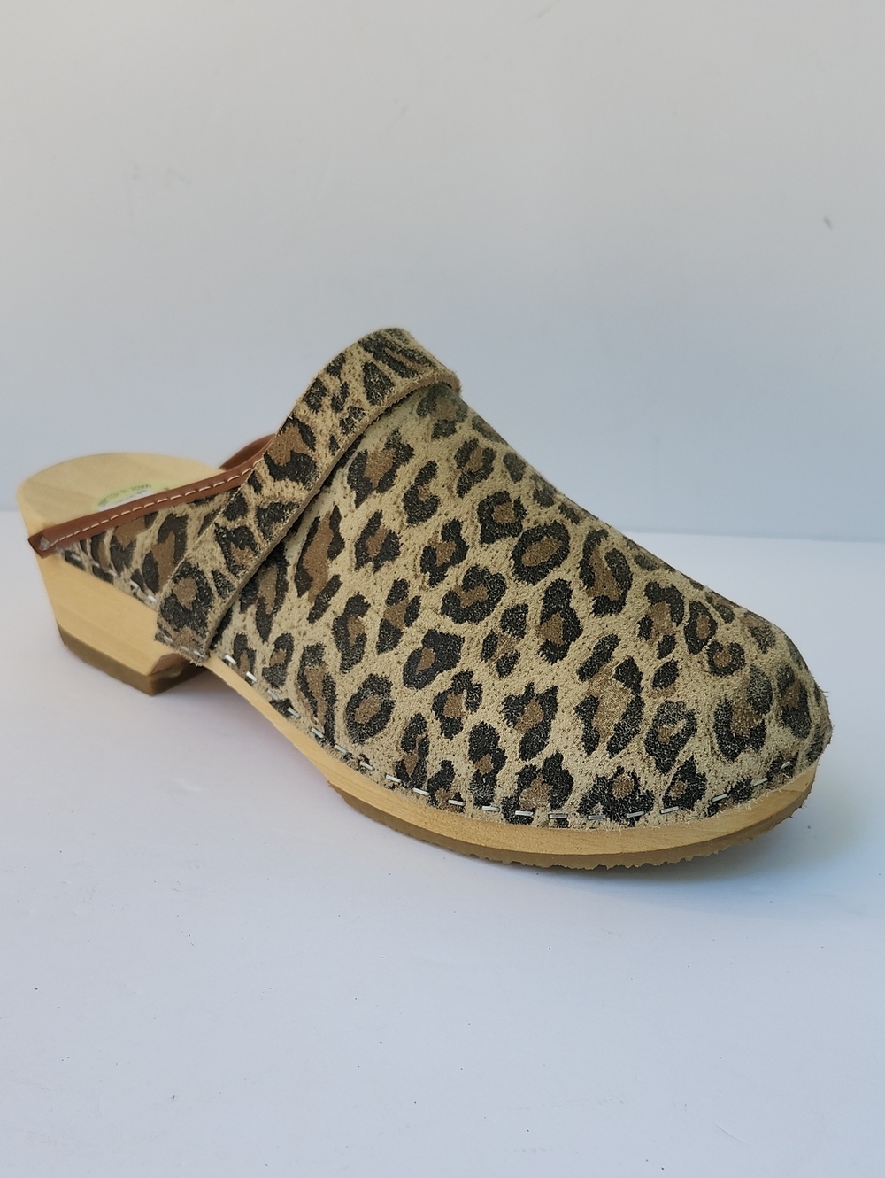 NWT SIMSON DUTCH SUEDE AND WOODEN CLOGS